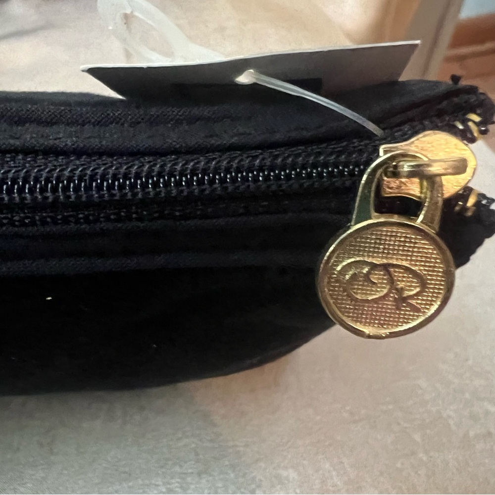 Oscar De La Renta Bundle! NWT Sunnies, NWT Velvet Travel Pouch, NWOT Nylon Pouch - Picture 5 of 16